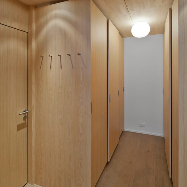 Stauraum mit viel Sinn mit Schränken und Schubladen vom Schreiner!